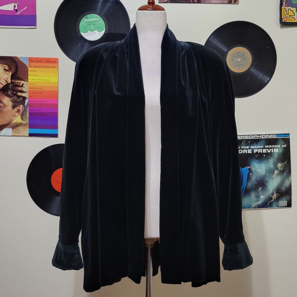 Collections | 90s Vintage Oversized Black Velour Blazer
